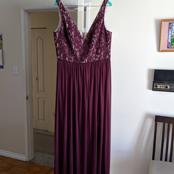 David's Bridal Illusion V-Neck Lace & Mesh Dress - Picture 3 of 4